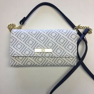 Liz Claiborne Womens Crossbody Clutch Wallet- J364